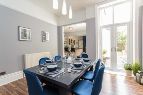 Stylish Lytham 5 Bedroom 3 Bathroom House with Hot Tub